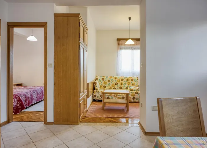 Staver Apartment *